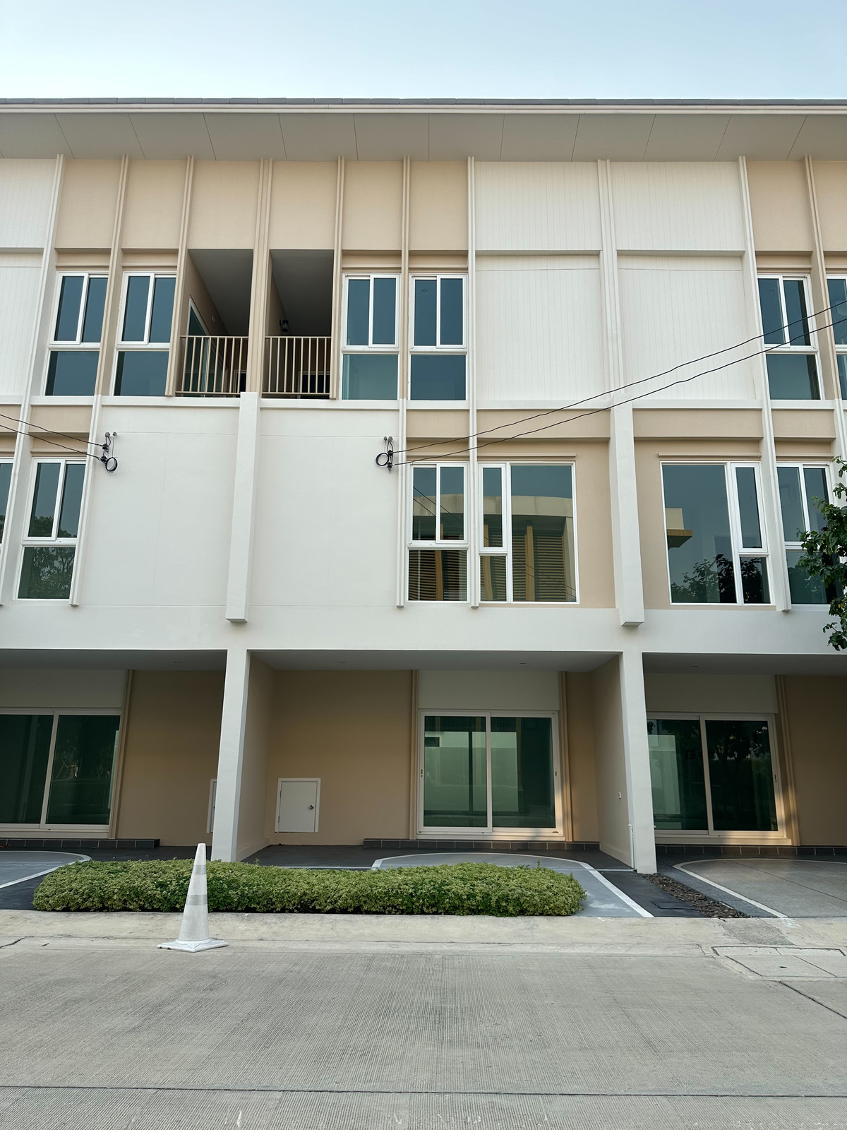 Townhome for sale, 3 floors, complete functions, ready to move in 365/107 Townhome for sale, 3 floors, complete functions, ready to move in 365/107