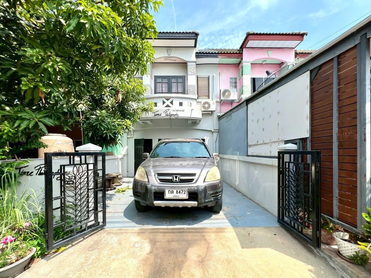 Townhome for sale, New World Ville, Bang Bua Thong, Nonthaburi, near Central Westgate, MRT Khlong Bang Phai. Townhome for sale, New World Ville, Bang Bua Thong, Nonthaburi, near Central Westgate, MRT Khlong Bang Phai.