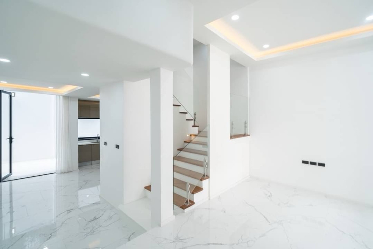🔥ขาย Townhome 3 ชั้น ซอยสุขุมวิท 15 ทำเลดี 5 นาที ถึง BTS อโศก เพียง 1 นาทีถึง โรงเรียนนานาชาติ NIST  – รูปที่ 4