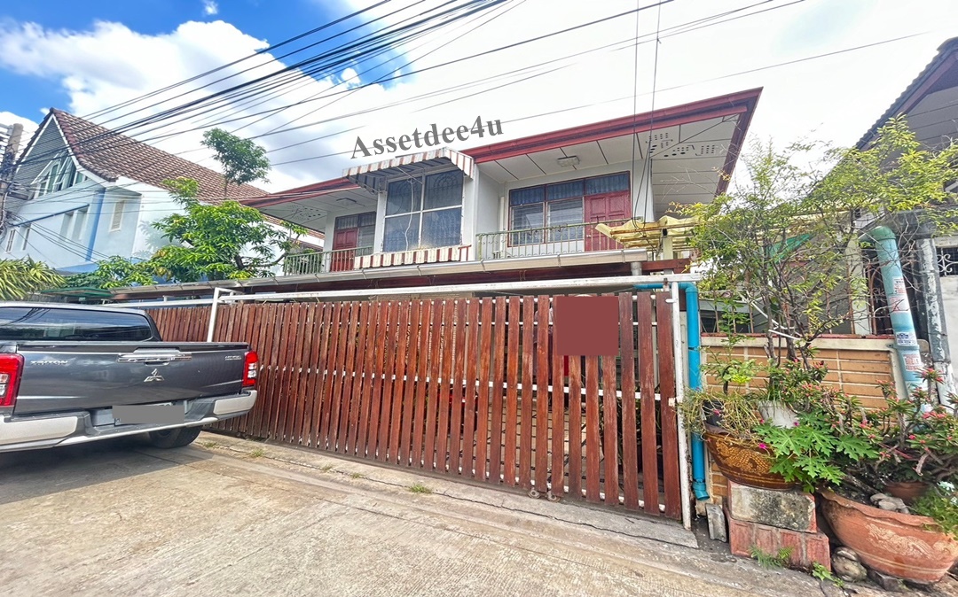 2-story house for rent, area 66 sq m, Inthamara area, Sutthisan, near MRT Sutthisan.