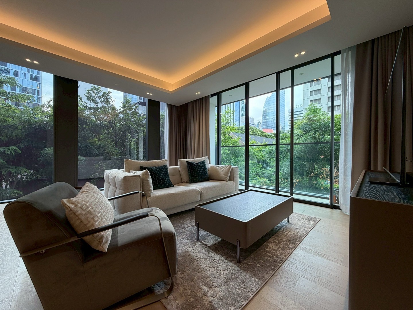 📣📣 For Rent | Tonson One Residence|  2 Bedrooms | 2 Bathrooms | Size 107 Sq.m. – รูปที่ 3