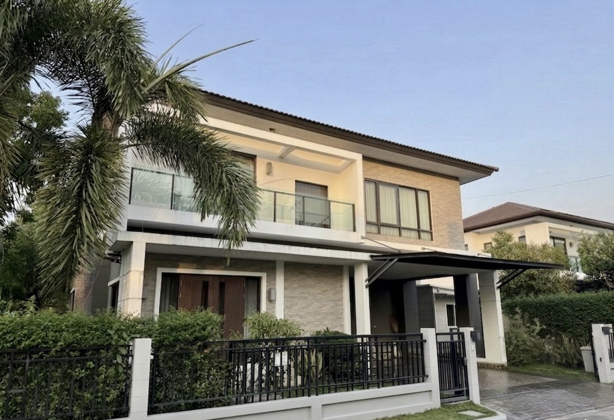 🔥For Rent Now🔥 The City Pattanakarn, near the expressway and conveniently connected to Bangna-Srinakarin. Luxury 2-story detached house, front of the house overlooking the central garden, private and peaceful atmosphere. 🔥For Rent Now🔥 The City Pattanakarn, near the expressway and conveniently connected to Bangna-Srinakarin. Luxury 2-story detached house, front of the house overlooking the central garden, private and peaceful atmosphere.