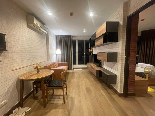 ห้องมุม วิวแม่น้ำเต็มๆ ชอบดูพลุแนะนำห้องนี้เลยครับ Rhythm sathorn ติด bts สะพานตากสิน ห้องสวยมากว่าพร้อมให้เช่า