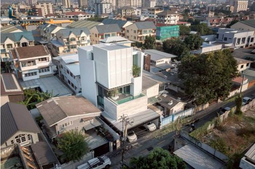 [HOT DEAL - ลดทันที 6 ล้าน!] โฮมออฟฟิศหรู 5 ชั้น พร้อมลิฟต์และสระว่ายน้ำส่วนตัว ✨🏢 ใจกลางอารีย์-สะพานควาย