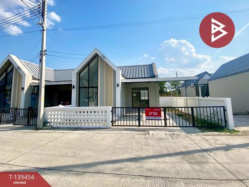 One-story townhouse for sale, area 28.5 sq m, Phan Thong, Chonburi.