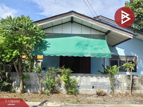 Single-storey semi-detached house for sale, area 47 sq m, Bang Phra Subdistrict, Chachoengsao Province, community area.