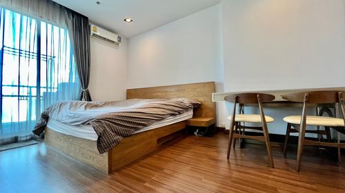 Condo for sale, high floor, swimming pool view ✨ Supalai Premier @ Asoke Supalai Premier @ Asoke with complete set of built-in furniture ✅ near MRT Phetchaburi, and Airport Link