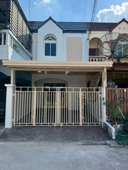 ทาวน์เฮ้าส์รีโนเวทใหม่ ม.เลิศอุบล นาคนิวาส 48 (ลาดพร้าว) ขนาด 16 ตารางวา 2 ห้องนอน ถนนนาคนิวาส แขวงลาดพร้าว เขตลาดพร้าว กรุงเทพมหานคร