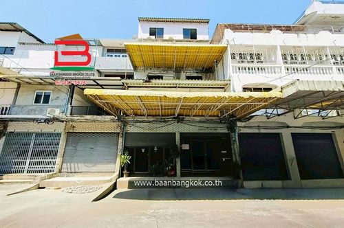 Commercial building, Lat Phrao 45 (near Saphan 2 Market), area 42 sq m., Lat Phrao Road, Samsen Nok Subdistrict, Huai Khwang District.