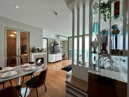 Beachfront condo in Sriracha, Marina Bayfront Sriracha. High floor with ocean view, luxury furnishings, ready to move in.