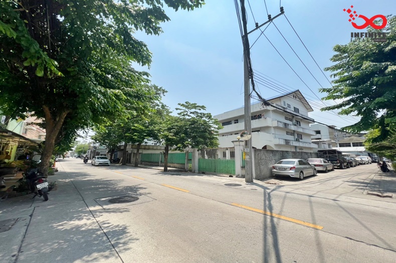 4-story office building for sale, 289 square meters, Lat Phrao 71, Nakniwat Road, Sukonthasawat Road.
