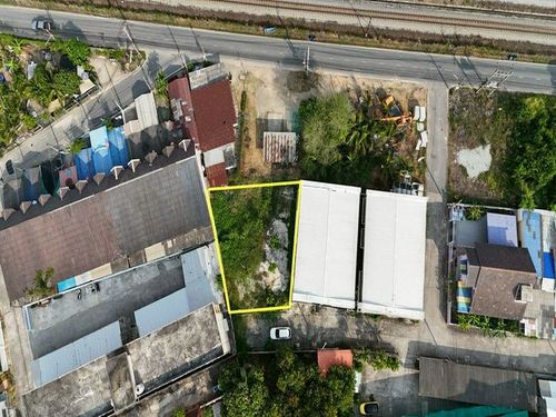 Land for building a house, Bang Phra, Si Racha, 90 sq.wa., already fenced, near a school.