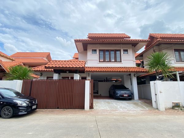 ให้เช่า บ้านเดี่ยว 2 ชั้น สไตล์รีสอร์ท หมู่บ้านอบอุ่น บางใหญ่ ใกล้ถนนใหญ่เพียงแค่ 100 เมตร อนุญาตให้เลี้ยงสัตว์ได้ 🏠