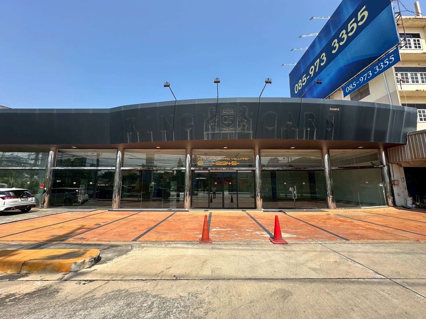 ให้เช่า โชว์รูม ศรีนครินทร์ (Showroom Srinakharin) พื้นที่เชิงพาณิชย์ขนาดใหญ่ 1,000 ตร.ม. ทำเลทองใกล้ MRT กลันตัน