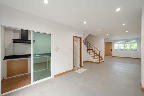 🏠 3-story townhome, newly renovated, near MRT Chokchai 4 🌟 Lat Phrao-Nakniwat