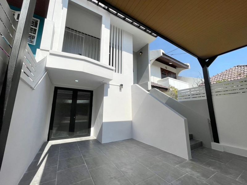 Townhome for sale, 3 floors, split level, Saeng Arun Niwet Village 3, Soi Tiwanon 43, near Samakkhi BTS station, area 29 square wah, 4 bedrooms, Tha Sai Subdistrict, Mueang Nonthaburi District. Nonthaburi Province