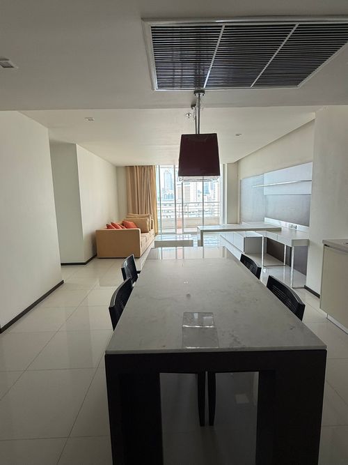 Large unit, priced at 100,000 THB per sq.m., in the heart of Sathorn, near Chong Nonsi BTS Station. / Sathorn Heritage / 2 bed 116 sq.m.Tel. 0937890899