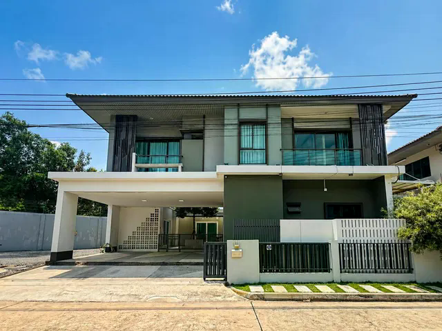 ให้เช่าบ้านเดี่ยว หมู่บ้านสราญสิริ ศรีวารี ลาดกระบัง 54 (93 ตร.ว.) หลังมุม ติดโซลาร์เซลล์