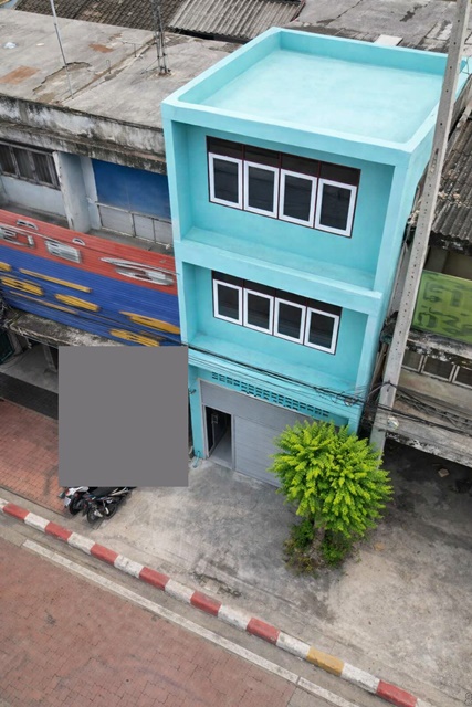 500 m. from Vichaiyavej Hospital Om Noi and Mahachai Hospital. Phetkasem OmNoi Krathum Baen