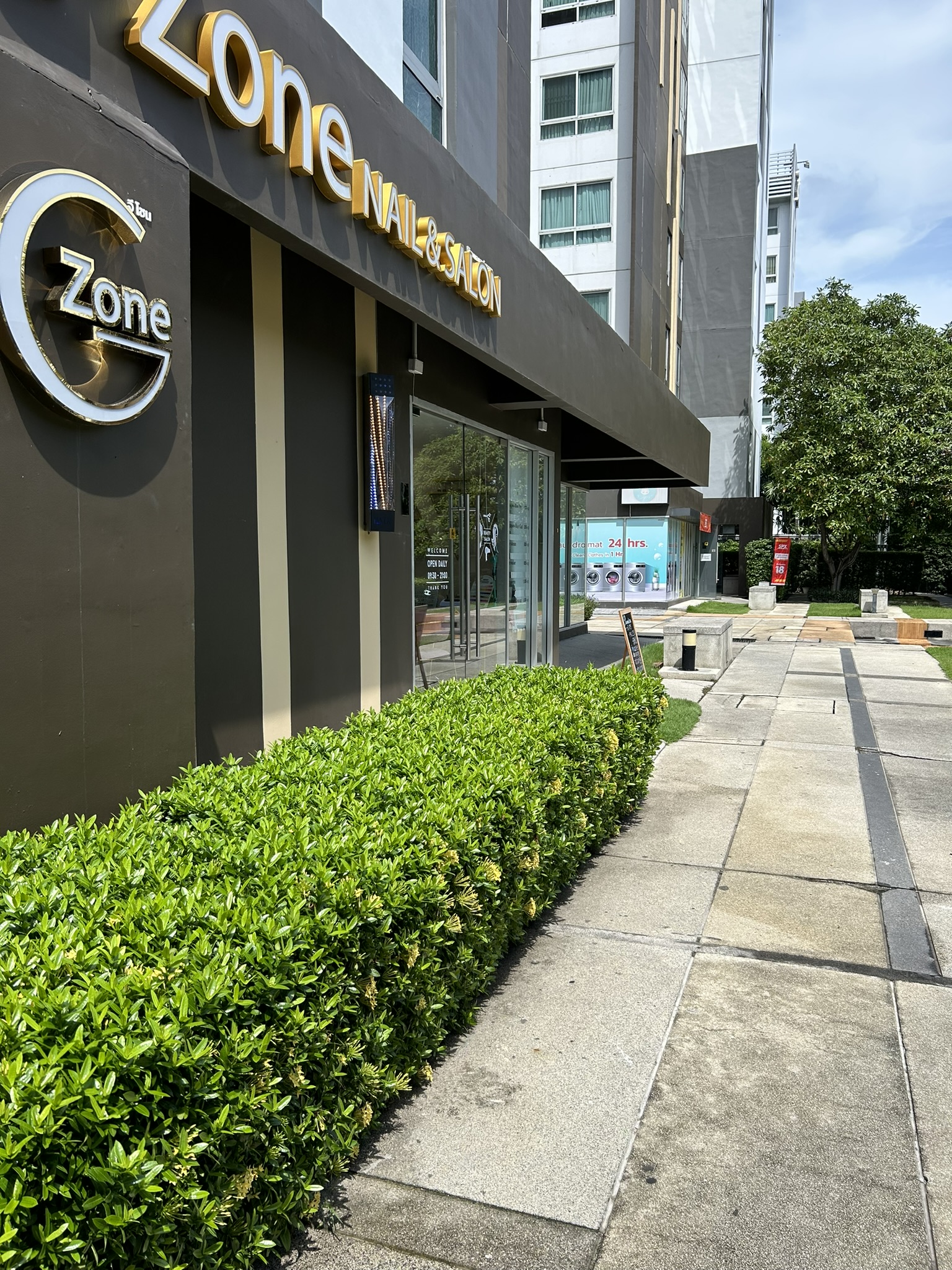 📌 Shop for sale, Plum Condo 89 Phase 1 (left side), good location, next to the main entrance-exit of the project. Currently a beauty salon, 3 year rental contract.