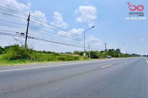Land for sale, already filled, 14-2-80 rai, next to road 3183, Wat Sing - Uthai Thani, Chainat, next to Khun Kaeo canal.