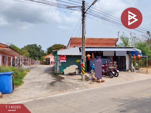 Land for sale with buildings, area 212 sq m, Sriracha, Chonburi, good location, community area.