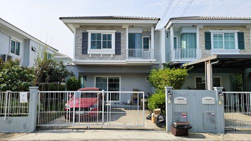 Great value! Nearly 6% yield per year!! For Sale with existing tenant — Twin House, Villaggio Pinklao-Salaya Village, 35 Sq.Wah, Soi Wat Som Kliang, through to Salaya, Bang Yai, Nonthaburi