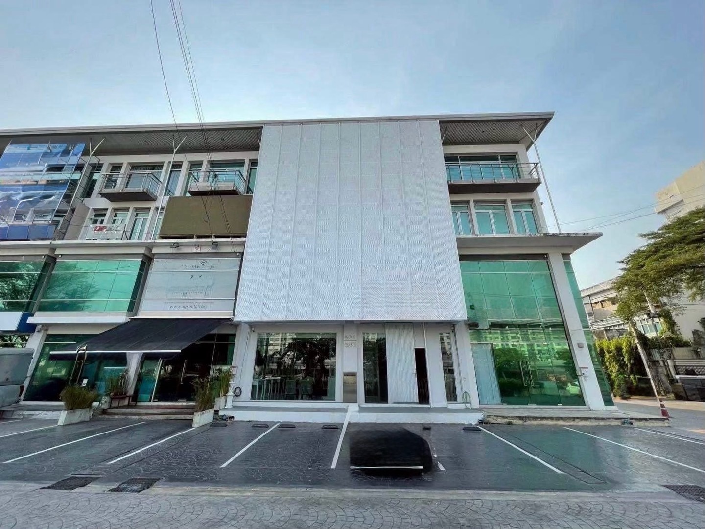 4 Story Home Office for Sale H-Cape 1 Sukaphiban 2 Prawet with Tenant 100000 Baht per Month Main Road Near Mega Bangna 