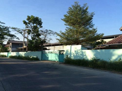 Warehouse/factory for rent yellow area There is a wastewater treatment pond. Request certificate 4. Sam Phran, Nakhon Pathom.