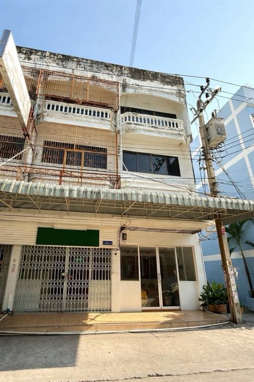 Commercial building for rent, Petchkasem 69 zone, near Khlong Khwang Market, just 1 minute.