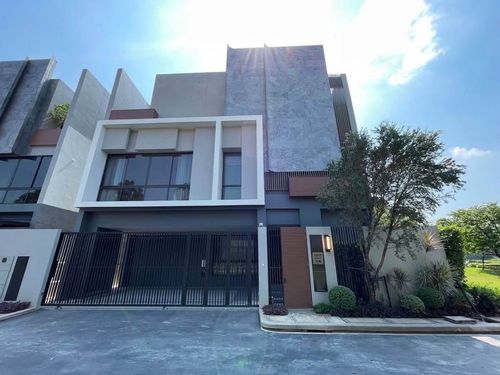 P0657/ให้เช่า BuGaan Krungthep Kreetha บ้านเดี่ยวระดับ Luxury 3 ชั้น หลังมุม วิวสระว่ายน้ำ พร้อมลิฟต์ส่วนตัว