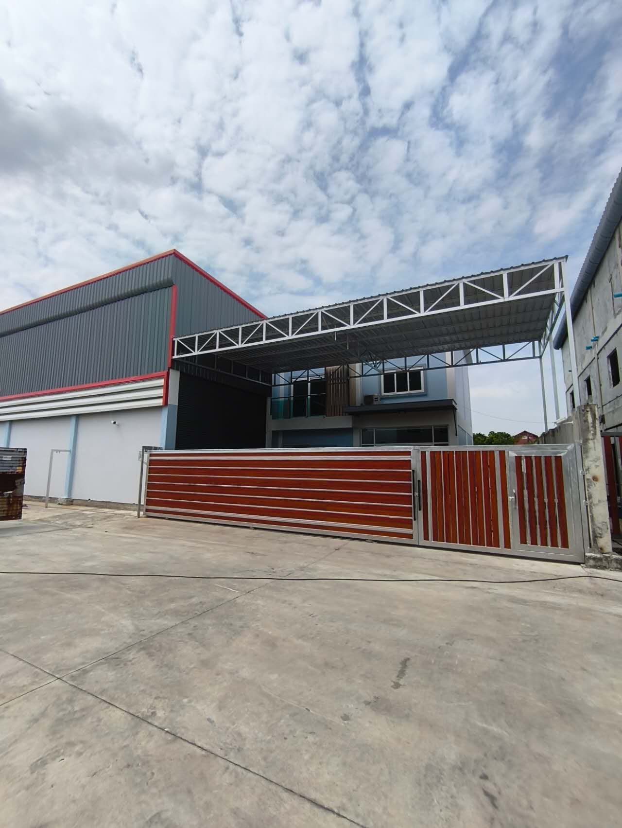 ปล่อยเช่า 📦 โกดัง ออฟฟิศ สร้างใหม่ 📐️ขนาด 760 ตรม 📍 กระทุ่มแบน สมุทรสาคร  