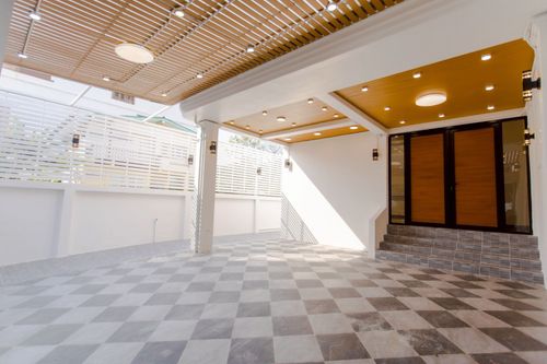 Large Home Office House in Huai Khwang Area | 6 Bedrooms 7 Bathrooms | Land 52 Sq.w. Access Multiple Roads ใกล้ MRT เหมาะทั้งอยู่อาศัยและทำธุรกิจ