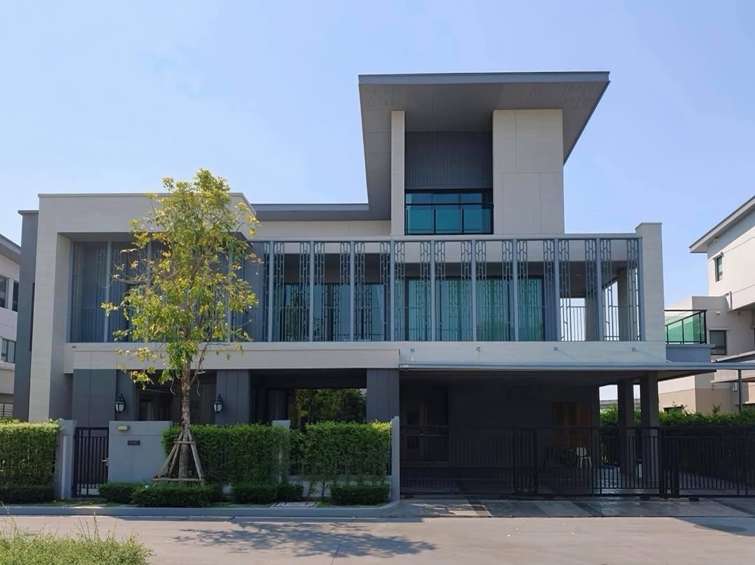 House for sale Krungthep Kreetha large usable area 827 sq.m ideal for family living 5+2 bedrooms fully furnished