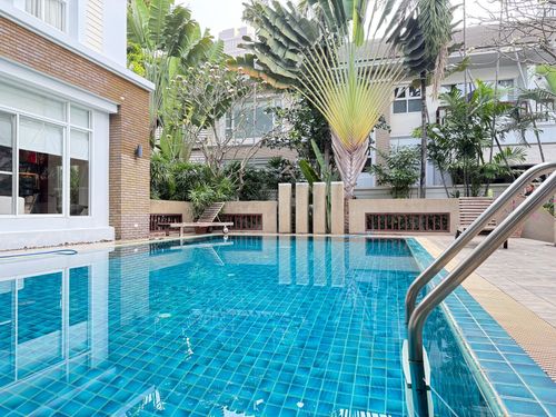 Single house for rent, Pool Villa with swimming pool, Sukhumvit 36, near BTS Thonglor 300 meters.