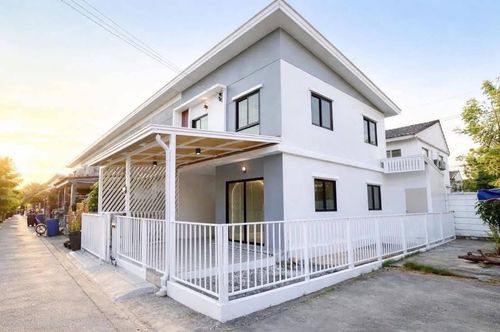 Townhouse for sale, Pruksa 64/2 Khlong Sam, corner house, 24 sq m, newly decorated, ready to move in, free transfer.