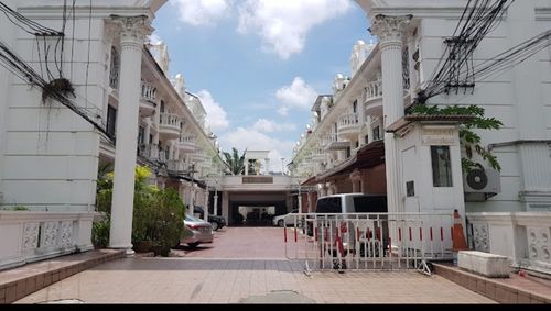 ให้เช่า/ขาย Leo Classic Place Sukhumvit 49 ทำเลทองใจกลางทองหล่อ ใกล้ BTS พร้อมพงษ์ ทำเลดี เดินทางสะดวก ใกล้ห้างและร้านอาหาร พร้อมเข้าอยู่ ใกล้ EmQuartier  ทำเล Prime ทองหล่อ-พร้อมพงษ์