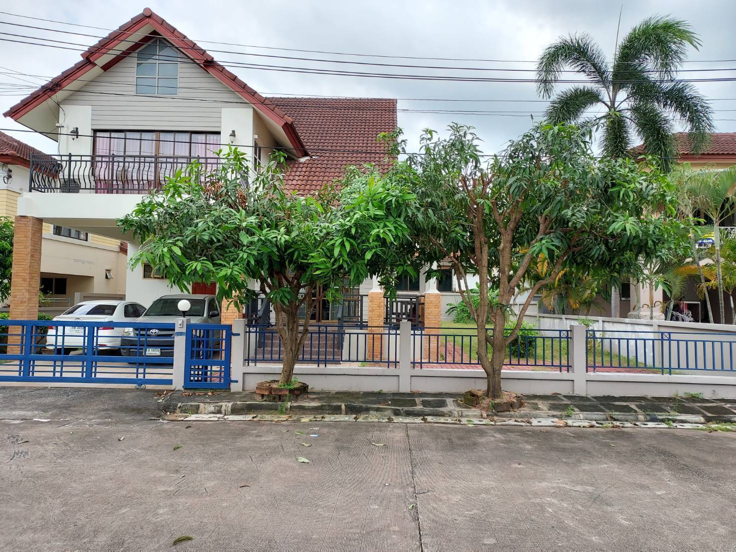 🔥For sale, 2-story detached house, Country Home Village 2, Surasak, Sriracha, Chonburi, Country Home 2 ✨ Good location next to the main road in the village, near J-park, spacious area, no flooding.