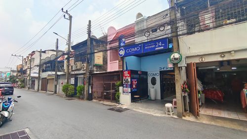 Shophouse for sale with laundry business, good location, Soi Pracharat Bamphen 5, Intersection 6