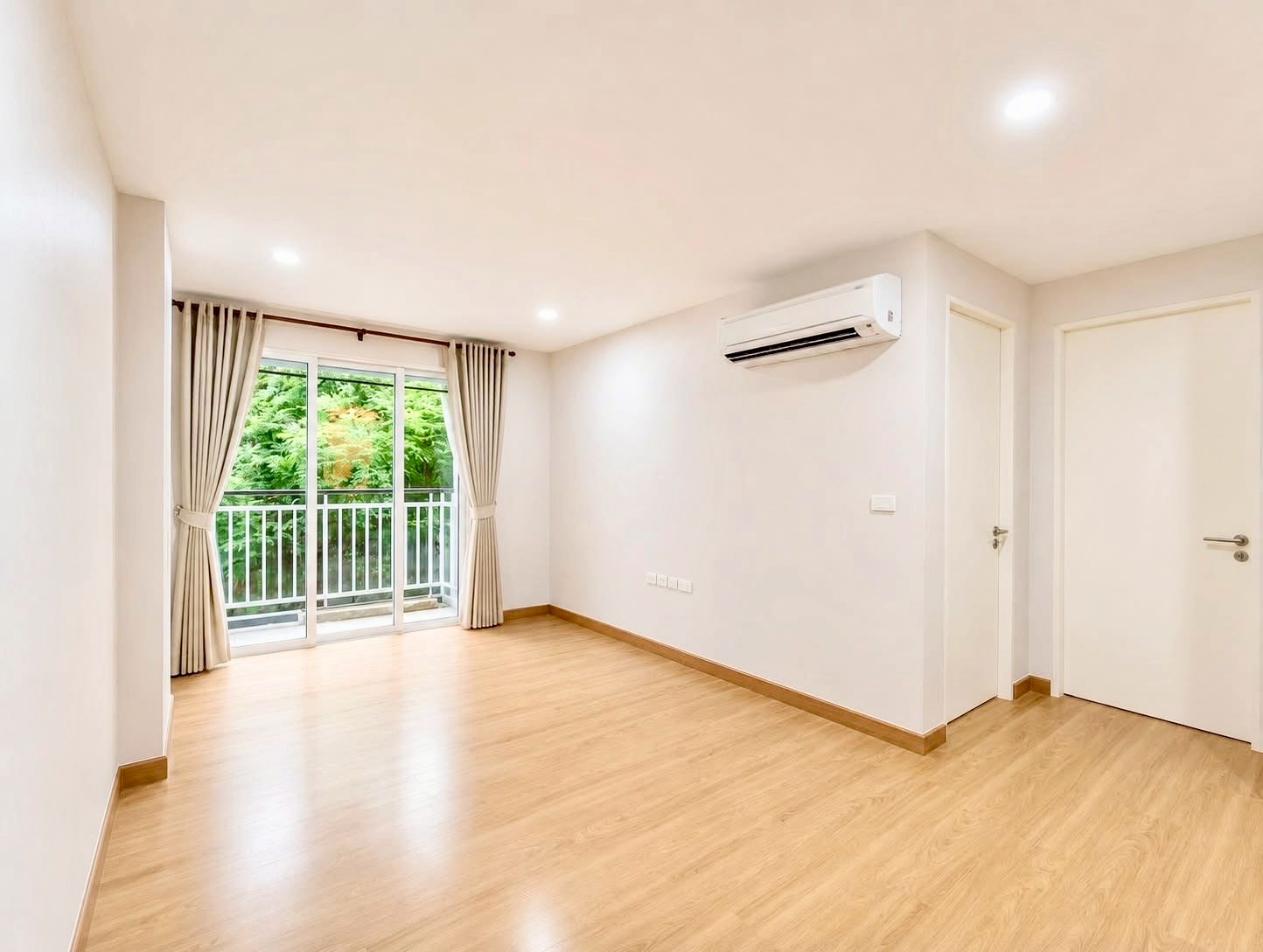 ขายคอนโด Voque Sukhumvit 16 (โว๊ค สุขุมวิท 16) ใกล้ BTS อโศก ชั้น 2 ตึก B เนื้อที่ 47.5 ตารางเมตร 1 ห้องนอน แขวงคลองตัน เขตคลองเตย กรุงเทพมหานคร