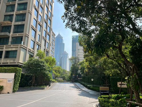 Sinhorn Residence Stuido 1น้ำ พื้นที่ 40 ตรม ให้เช่า 55,000 บาท สนใจโทร น้อง 096-2615656 พร้อมให้นัดหมายเข้าชมทุกวันSinhorn Residence Studio 1bed 1 bath 40 Sq,m for rent 55k per month Call Nong 096-2615656Location : Asoke , Sukhumvit Rental Price 