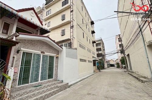 Townhouse for sale Baan Thip Mongkol 1, Nam Daeng-Bang Phli, Samut Prakan, 17 sq m, 2 floors, beautiful addition.