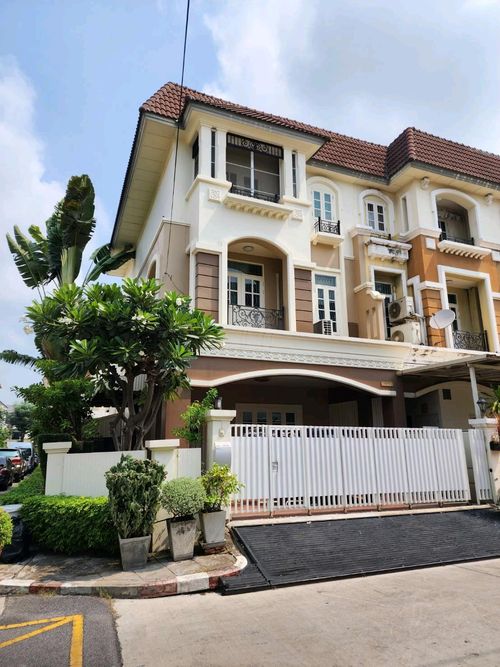 ขาย ทาวน์โฮม หมู่บ้านสราญพฤกษ์ ลาดพร้าว 130, 3 ห้องนอน, หลังมุม, ใกล้รถไฟฟ้าสายสีเหลือง ลาดพร้าว 101