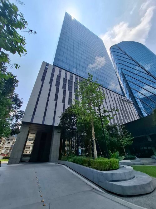 Punn, fully furnished office in Rama 4 area, near MRT Khlong Toei, view of Bang Krachao water curve, 28th floor, area 42 sq m., rent 50,400 baht*/sq m./month.