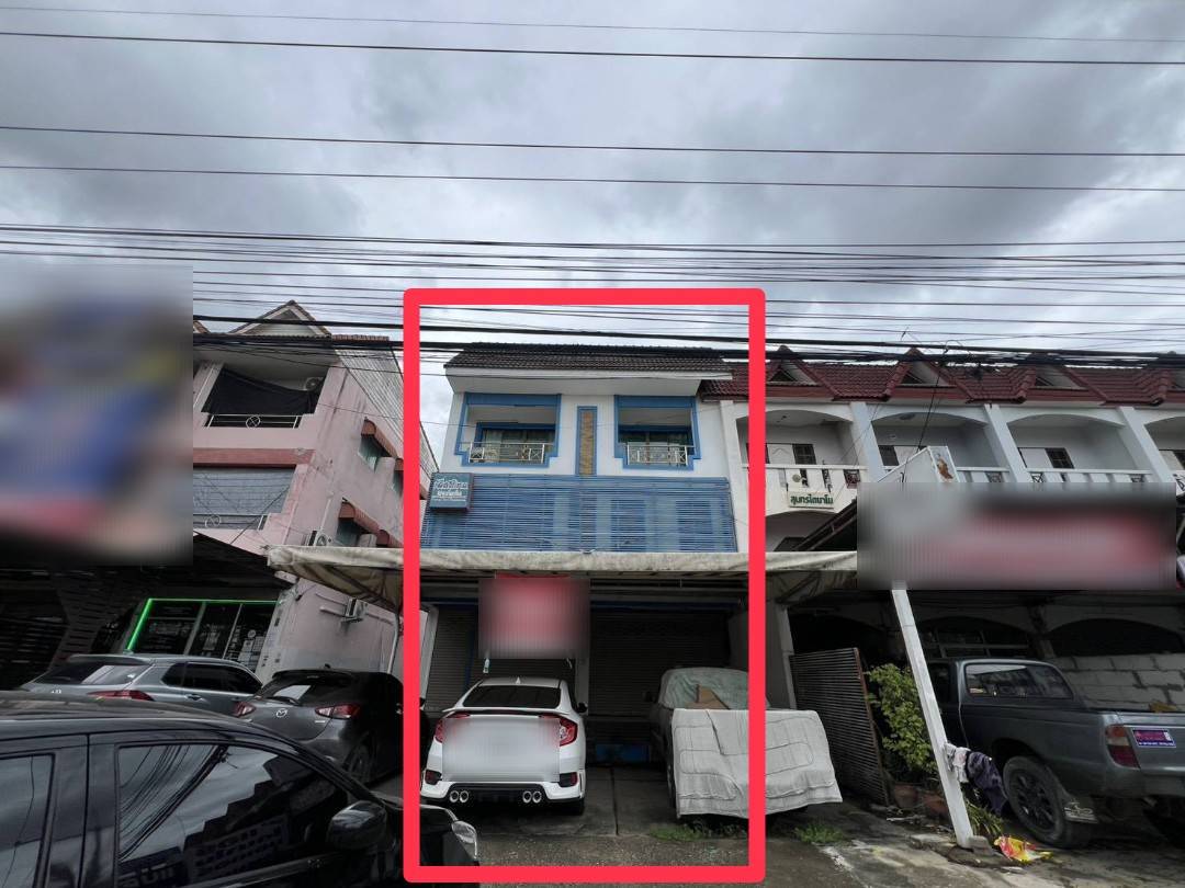 3-Storey Commercial Building (2 Connected Units) Mae Jo, on the main road in a busy community area, perfect for business .