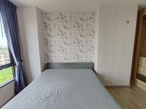 Large condo for sale, 2 bedrooms, Polis Suksawat 64 (Polis Suksawat 64), room along the wall, not connected to other rooms. Very private With free parking rights for up to 2 cars! Near the Purple Line