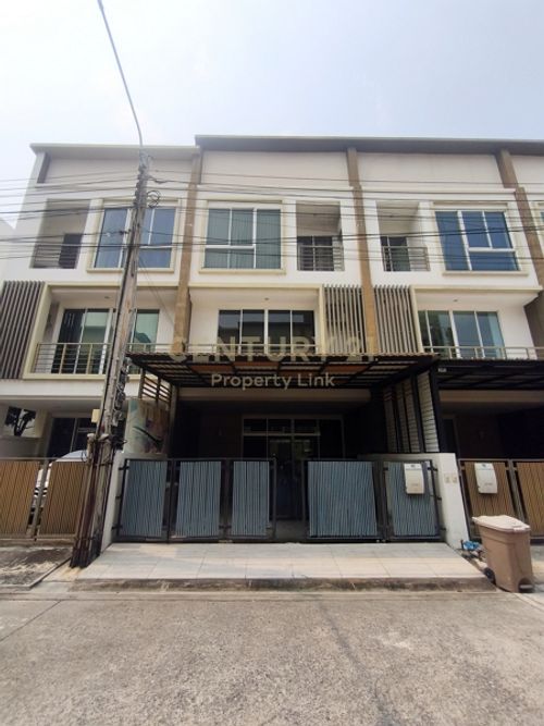 ทาวน์โฮม 3 ชั้น ติด MRT ลาดพร้าว เพียง 80 เมตร เหมาะสำหรับอยู่อาศัยแบบครอบครัว หรือทำโฮมโฮมออฟฟิศใจกลางเมือง No.50-TH-69002