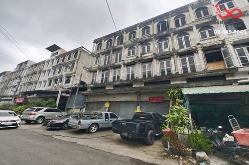 Commercial building for sale, 3 units, 60 sq m, Soi Rangsit-Pathum Thani 2, near Future Park.
