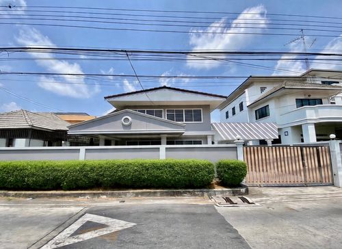ขายบ้านเดี่ยว 2 ชั้น อมรพันธ์ 9 เสนานิคม 1 ที่ดินใหญ่ 85 ตร.ว. รีโนเวทใหม่ ไม่มีค่าส่วนกลาง ใกล้ BTS เสนานิคม และ ม.เกษตรศาสตร์