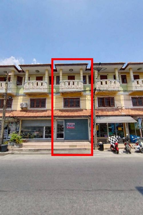 3-story commercial building, Phulphon Village, Phahonyothin Road, Khu Khot Subdistrict, Lam Luk Ka District, Pathum Thani Province